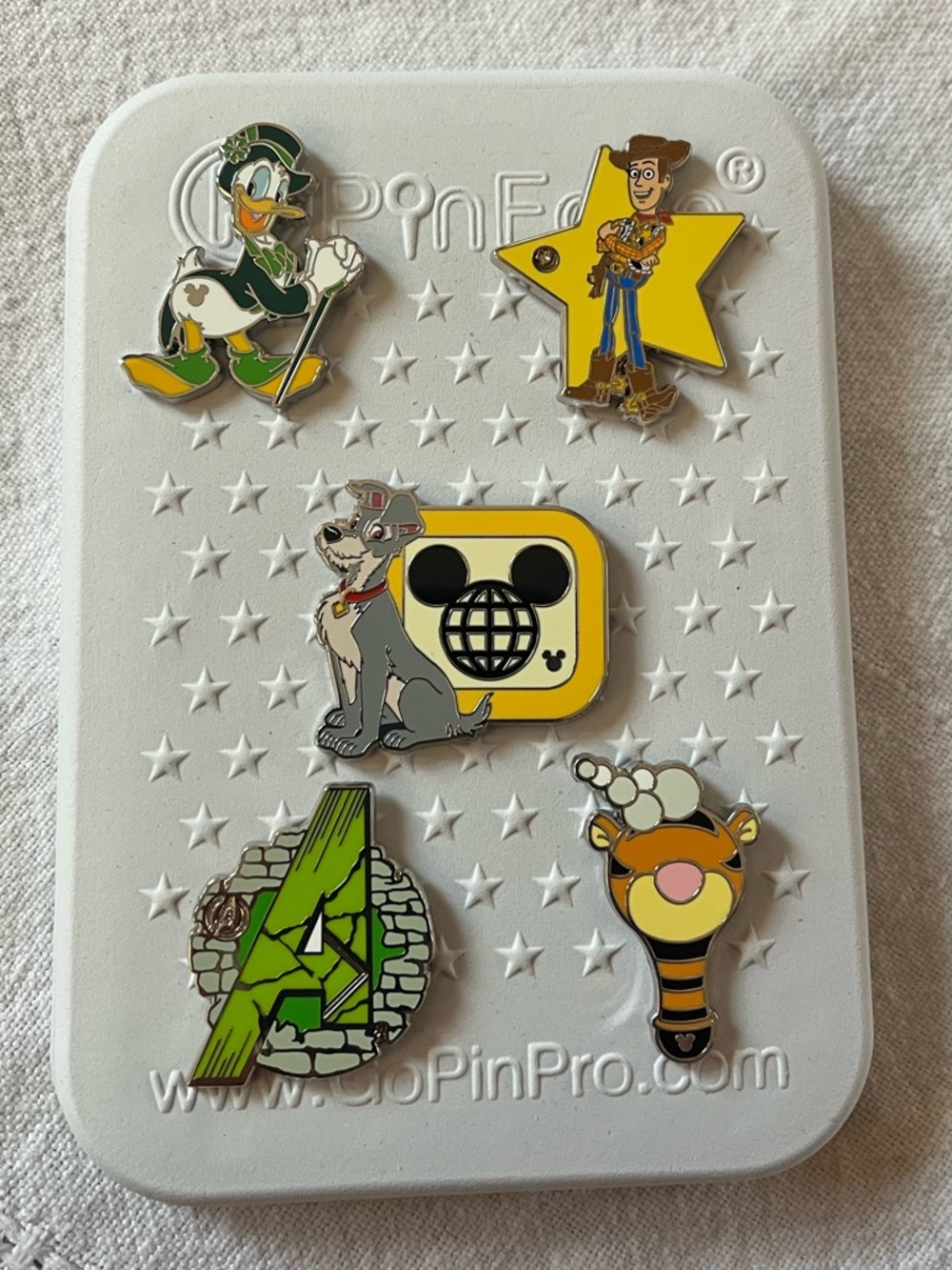 Disney Pin Trading Starter Set Pinfolio Mini Board Included